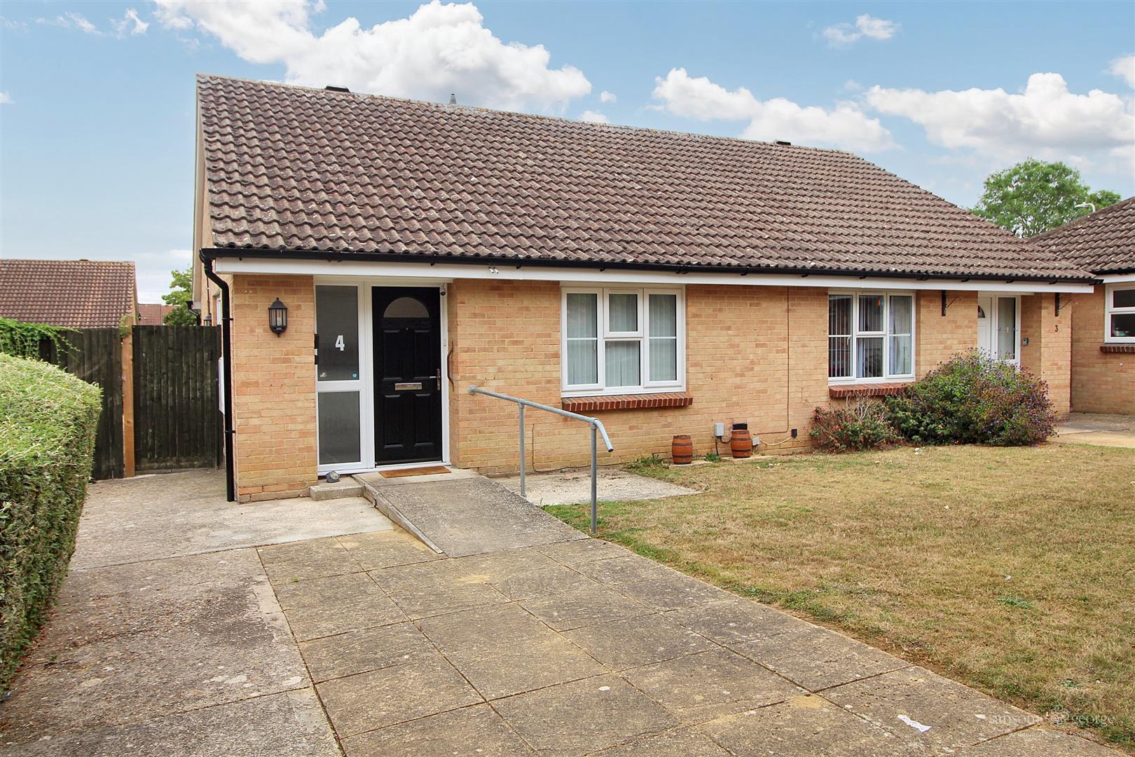 2 bed property in Condor Close, Reading